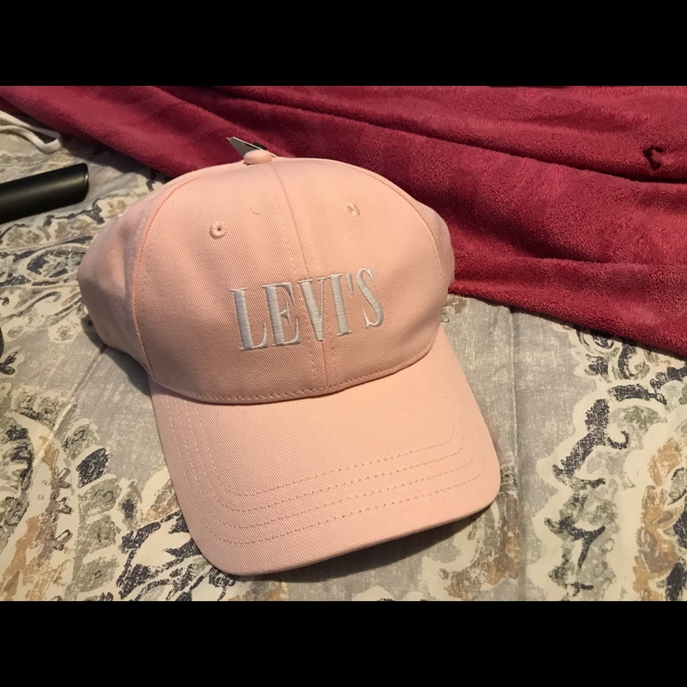 NWT Levi’s pink hat